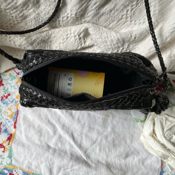 Oh what a charming crossbody - Picture 3 of 4